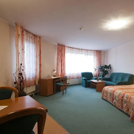 Summit Hotel 3*